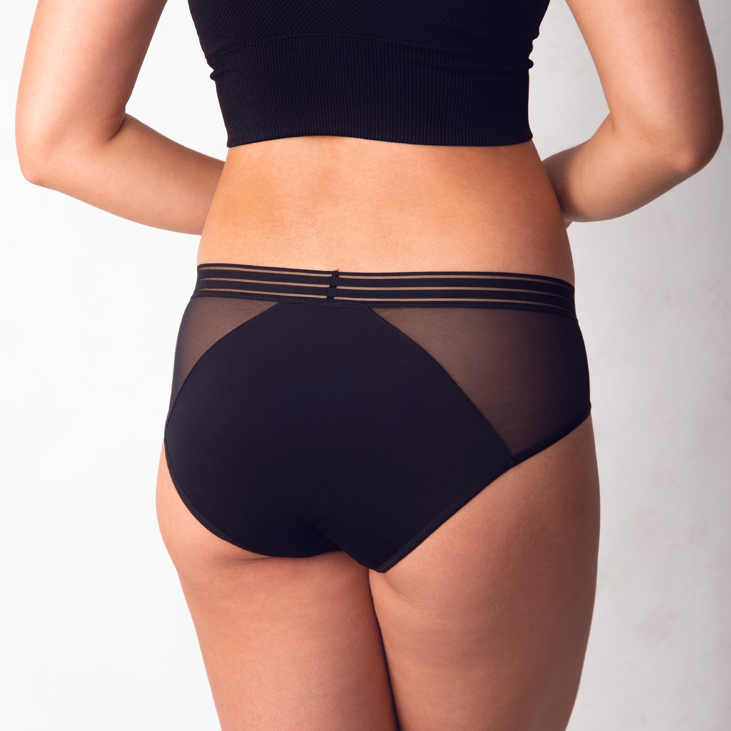 Saalt Reusable Period Underwear - Comfortable, Thin, and Keeps You Dry from  All Leaks (Lace Hipster, X-Small, Pebble Grey) : : Clothing, Shoes  & Accessories